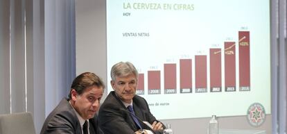 Ignacio Rivera, consejero delegado de Estrella Galicia, junto con Fernando Ruiz, presidente de Deloitte.