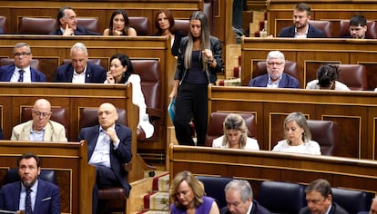 La portavoz de Junts, Míriam Nogueras, momentos antes de intervenir durante el pleno del Congreso de los Diputados.