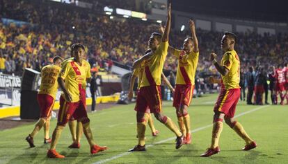 Los jugadores de Monarcas durante la liguilla.