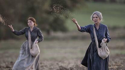Iris Bry y Nathalie Baye (derecha), en 'Las guardianas'.