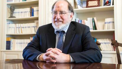 Ronald Rivest, profesor del Massachusetts Institute of Technology (MIT) y premio Turing 2002, es uno de los impulsores del artículo. En la imagen, tras recibir el galardón Frontera del Conocimiento del BBVA en 2018.