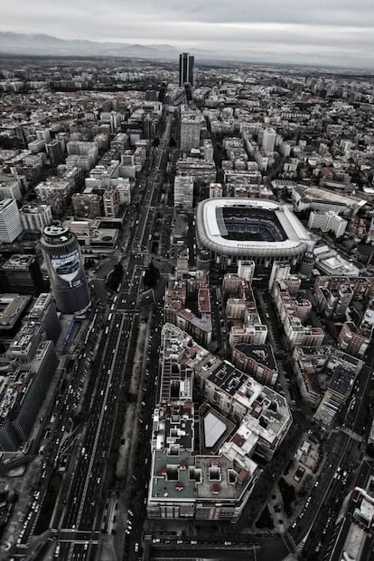Paseo de la Castellana, estadio Santiago Bernabéu.