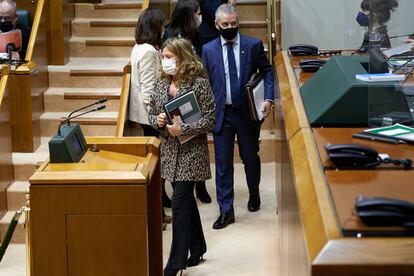 El lehendakari accede al hemiciclo al inicio del pleno del viernes, en Vitoria.