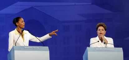 Dilma Rousseff se esquiva de acusações, entre elas a recessão durante seu Governo, no debate de presidenciáveis em 16 de setembro.