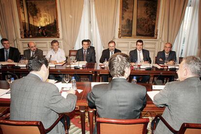 Reunión del Pacto contra el Transfuguismo, en el Ministerio de Administraciones Públicas.
ULY MARTÍN