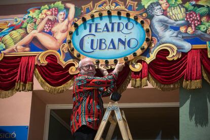 El director de la Cubana, Jordi Milán, en la inauguració de l'exposició.