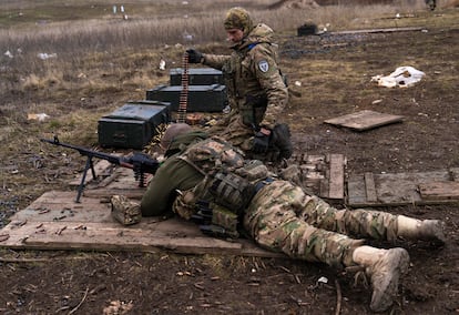 Dos militares ucranios, en Donetsk.