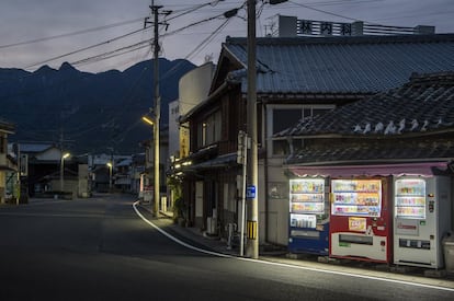 Shimabara, Nagasaki, Japón. (Roadside Lights II)