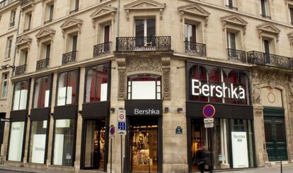 En París la compañía ha abierto tiendas de bandera para casi todas sus cadenas. Entre las más recientes está este local de Bershka, en la Rue de Rivoli