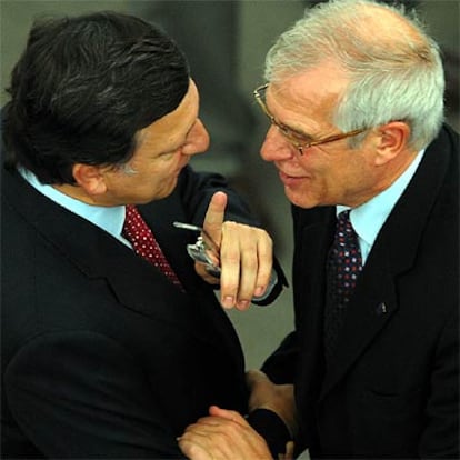 Durão Barroso (izquierda) y Josep Borrell, ayer en el Parlamento Europeo en Estrasburgo.