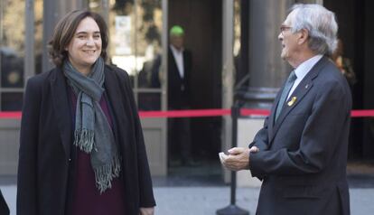 Colau i Trias, al desembre, en un acte a favor de l'Agència del Medicament.