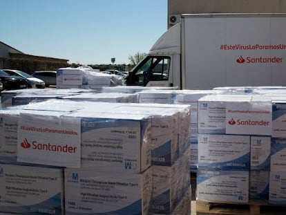 Llegada de material sanitario donado a hospitales y organismos.