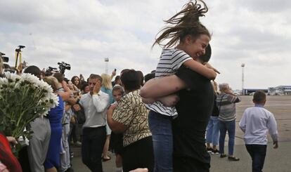 Recibimiento de los prisioneros ucranios, este sábado, 7 de septiembre, en el aeropuerto de Kiev.