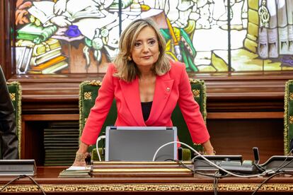 Cristina Ibarrola, la alcaldesa censurada este jueves, al inicio del pleno de Pamplona.