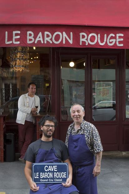 Philemon y Dominique, artífices del bar Le Baron Rouge de París, tientan con materias primas como las ostras, la charcutería fina y los buenos vinos. Tiene legión de seguidores. En su interior resisten toneles y grifos, un eterno suelo de azulejos y barra de zinc. Es verdaderamente entrañable.