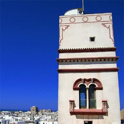 La ciudad de Cádiz con la Torre Tavira en primer plano.