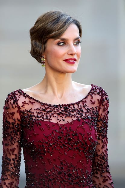 El vestido elegido por do&ntilde;a Letizia es un dise&ntilde;o de Felipe Varela.