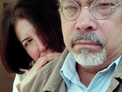 Guillermo Cabrera Infante y su esposa, Miriam Gómez, en 1998.