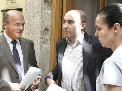 Baltar junto a Lage y la presidenta del Parlamento