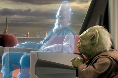 <p>La saga creada por George Lucas presenta cientos de avances tecnológicos futuristas. No, el sable láser todavía no está aquí, pequeño <em>padawan</em>, pero hay otros muchos elementos que se han ido materializando. “Ayúdame Obi-Wan Kenobi, eres mi única esperanza”, repetía una y otra vez la carismática Princesa Leia en un holograma que reproducía R2-D2. Esto ya se puede hacer de verdad. No solo reproducir hologramas, sino comunicarse a través de ellos, como ocurría en el consejo Jedi de la segunda trilogía. Las <a href="http://elpais.com/elpais/2016/11/17/talento_digital/1479396692_329160.html">conferencias de prensa holográficas</a>, por ejemplo, son reales desde 2015. También los <a href="http://elpais.com/elpais/2016/10/13/ciencia/1476353314_858728.html">brazos biónicos</a>, tan apreciados en la familia Skywalker.</p>