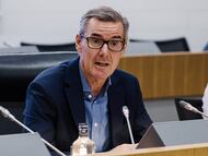 El presidente de la CNMV, Carlos San Basilio, inaugura una jornada DE APIE junto con CEOE y Dircom, en la sede de la CEOE, a 15 de septiembre de 2025, en Madrid.