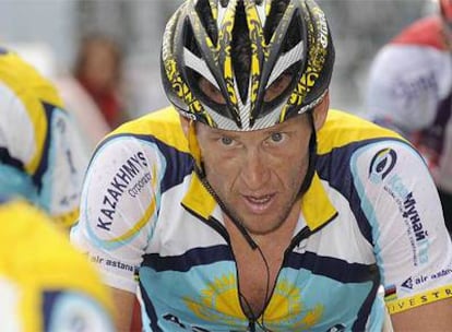 Lance Armstrong, durante la etapa de ayer.