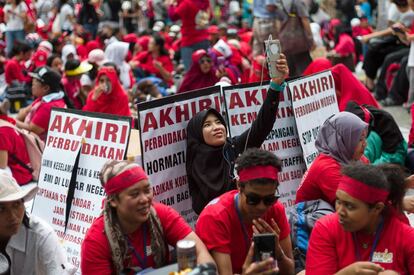 Manifestación convocada por los sindicatos con motivo del Día del Trabajador en Hong Kong (China).