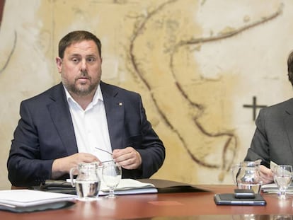 Reunión del consejo ejecutivo del Gobierno de la Generalitat de Cataluña. En la imagen Oriol Junqueras y Carles Puigdemont.