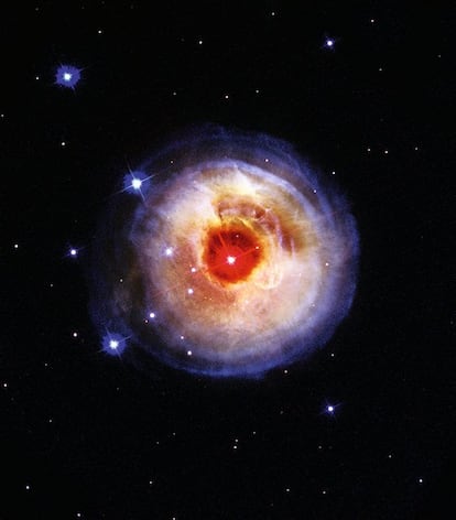 Primera secuencia de cuatro. Monocerotis es la estrella variable V838.