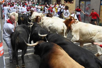 Un momento del sexto encierro de Sanfermines, el 12 de julio de 2018, en Pamplona.  