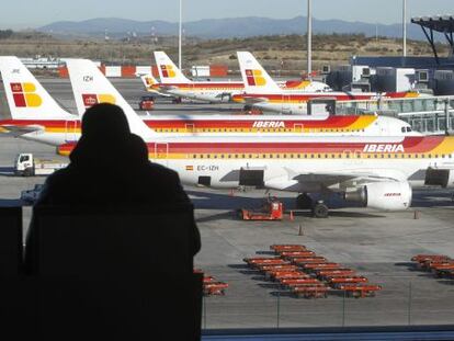 Aviones de Iberia en la T4 deI Aeropuerto de Barajas. 