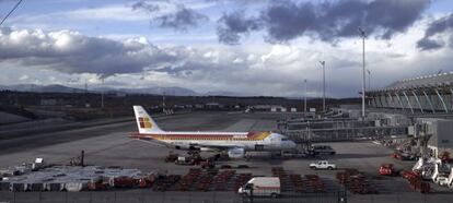 Un avi&oacute;n de Iberia en Madrid-Barajas