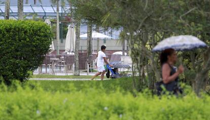 Una niñera en un club de Río de Janeiro.