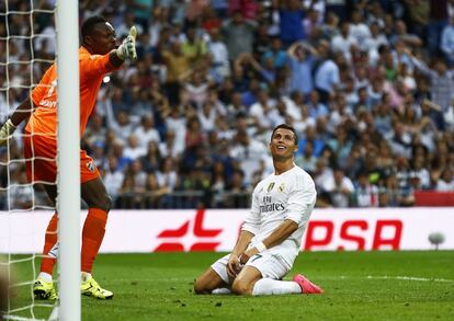 Ronaldo, de rodillas frente a Kameni.