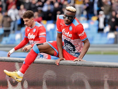 Victor Osimhen, tras celebrar su segundo gol con la grada del Diego Armando Maradona.