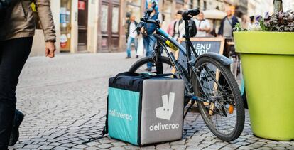 Equipo de reparto de Deliveroo. 