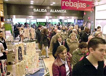 En la imagen, momento de la apertura de un centro comecial en Málaga.