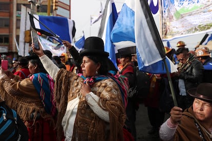 Miles de militantes del Movimiento al Socialismo (MAS)  marcharon en apoyo al presidente Luis Arce en El Alto, Bolivia. El 3 de mayo del 2024.