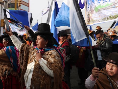 Miles de militantes del Movimiento al Socialismo (MAS)  marcharon en apoyo al presidente Luis Arce en El Alto, Bolivia. El 3 de mayo del 2024.