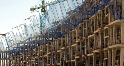 Construcci&oacute;n de un bloque de viviendas en Dos Hermanas, Sevilla. 