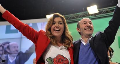 Susana Díaz and Alfredo Pérez Rubalcaba, in Granada on Sunday.