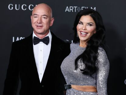 Jeff Bezos y Lauren Sanchez en una gala celebrada en Los Ángeles, California, en noviembre de 2021.