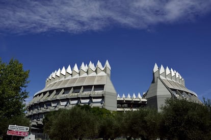 Actualmente la Corona de Espinas es sede del Instituto del Patrimonio Cultural de España. Fernando Higueras decía: "La asignatura que falta en la escuela es el cuento, el talento en la arquitectura es el 20%, el 80% restante es saberse vender, hablar con petulancia, de forma que la gente apenas te entienda y piense que eres muy interesante. Yo tengo un 21% de talento y un -3% de saber venderme".