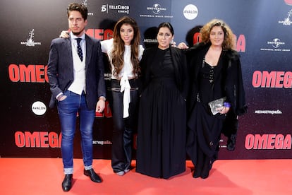 Estrella Morente, Soleá Morente, Aurora Carbonell y José Enrique Morente  durante la premiere del documental 'Omega', en Madrid en 2016.
