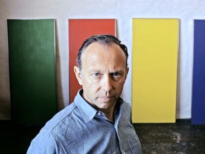 El artista Ellsworth Kelly, en su estudio de Nueva York, en 1968.