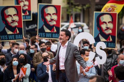 El candidato de Ciudadanos a la presidencia de la Comunidad de Madrid, Edmundo Bal, durante un acto del partido en la Plaza del Dos de Mayo, el sábado.