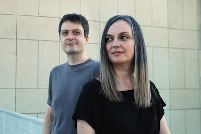 Los guionistas Manuel Bartual y Carmen Pacheco.