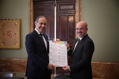 El decano del Colegio de la Abogacía de Madrid, Eugenio Ribón, junto al delegado del Gobierno en Madrid, Francisco Martín.