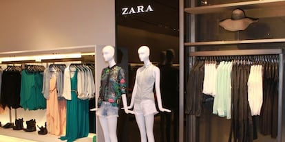 Interior de una tienda de Zara, propiedad del grupo Inditex.