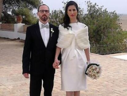 Juan Carlos Sánchez and Cristina Rubio, pictured during their recent wedding.
